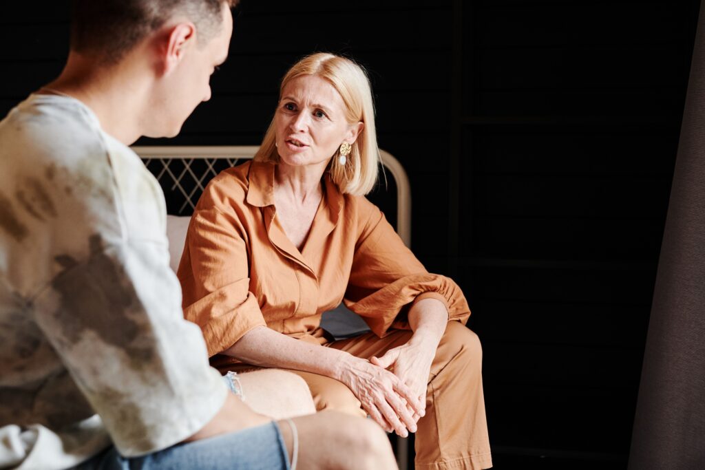 Adult siblings discussing what to do with an inherited family home
